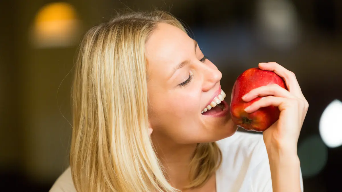 10 Benefits of Eating Apples on an Empty Stomach